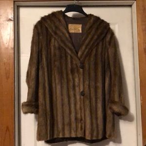 Peerless mink coat large. Great buttons, 1 pocket.